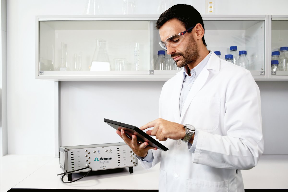Portable potentiostat, potentiostat, galvanostat, impedance analyzer, µStat-i MultiX, device, system, instrument, Metrohm DropSens, electrochemistry, SPEs, research, analysis