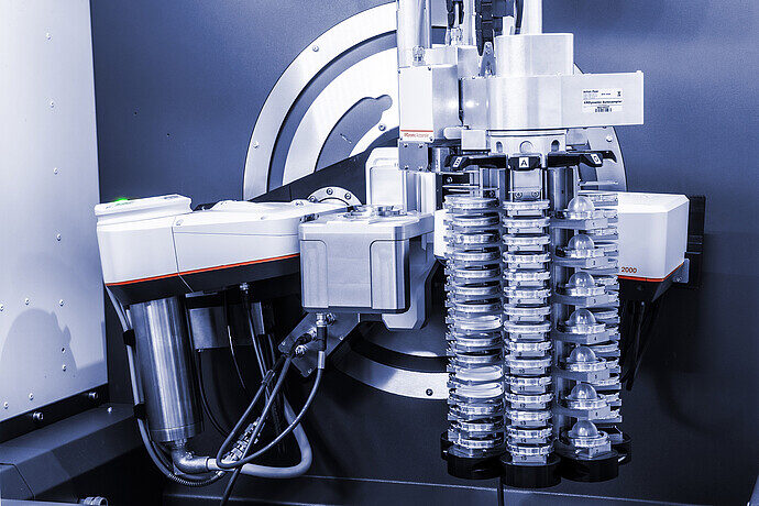XRDynamic Autosampler 带有垂直进样盘,放置用于自动 X 射线衍射的样品。