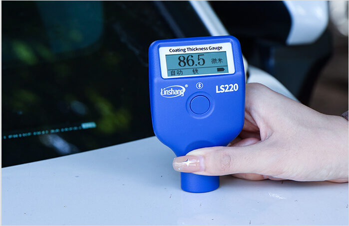 LS220测试汽车引擎盖