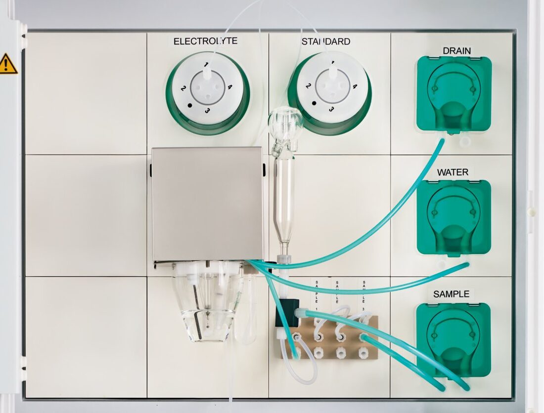 Metrohm Process Analytics; 2060 platform; VA; process analyzer; Measuring vessel; 2060 VA Process Analyzer; close up; online analysis; Bismuth drop electrode;voltammetry