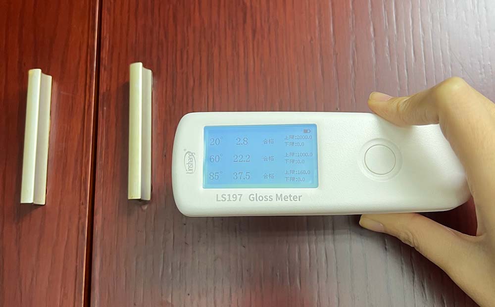 LS197测量家具漆膜的QC模式界面 LS197测量家具漆膜的QC模式界面