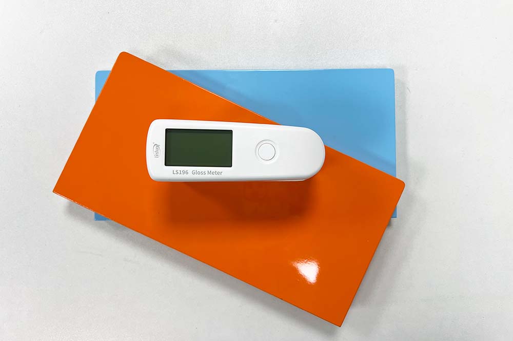 如何用烤漆光泽度计测量烤漆的光泽度？