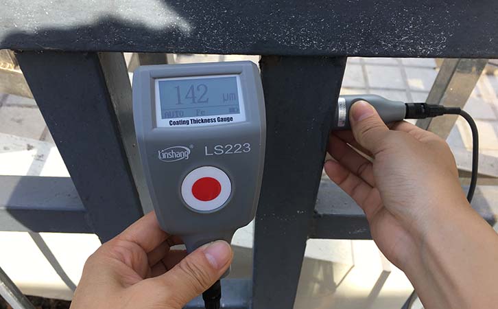 涂层测厚仪测量钢材表面