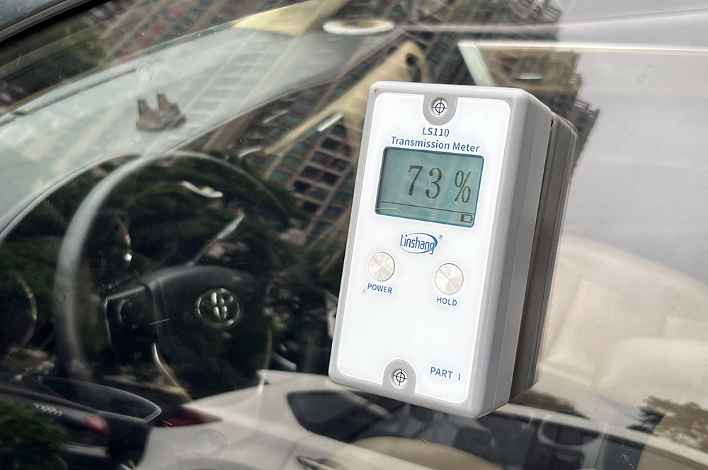 LS110透光率计测量车窗
